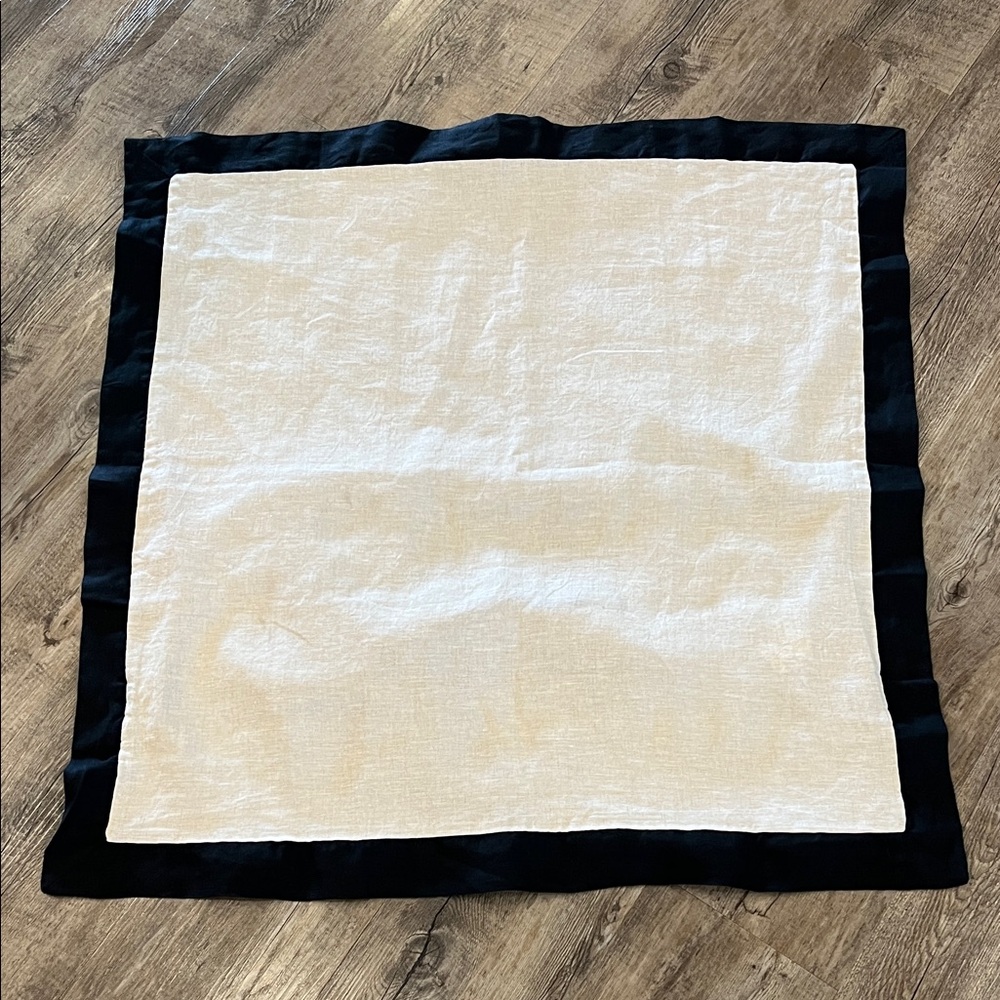 Pottery Barn linen, black and cream, euro sham 31x31 in Excellent condition